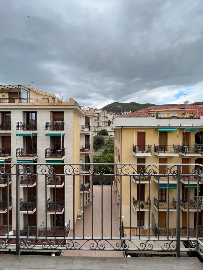 Casa Vintage Appartement Alassio Buitenkant foto